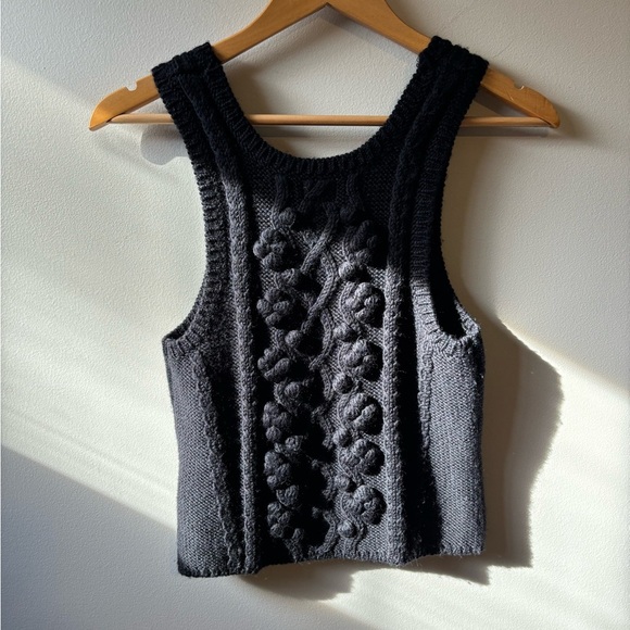 Black Knit Sleeveless Top - Picture 8 of 8